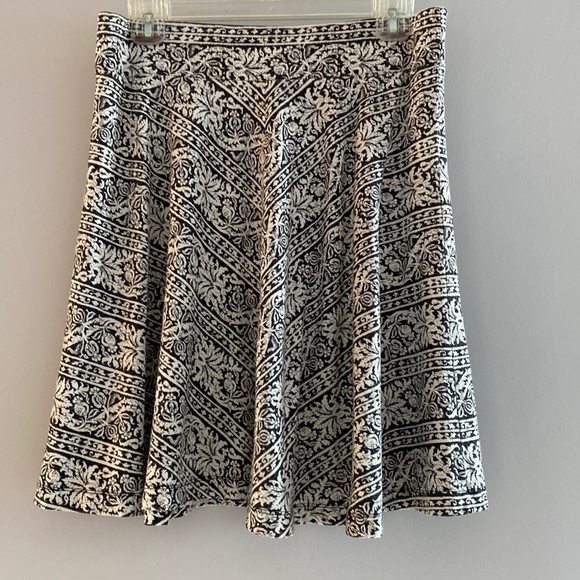 Loft swing skater skirt. Wide elastic waistband. Seamdown front and back M
C - Picture 8 of 8